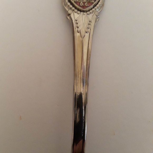 VINTAGE DEMI-TASSE TEASPOON - ABOUT 4.5" LONG - U.S. CAPITOL - ORIGINAL GIFT BOX - Picture 4 of 8